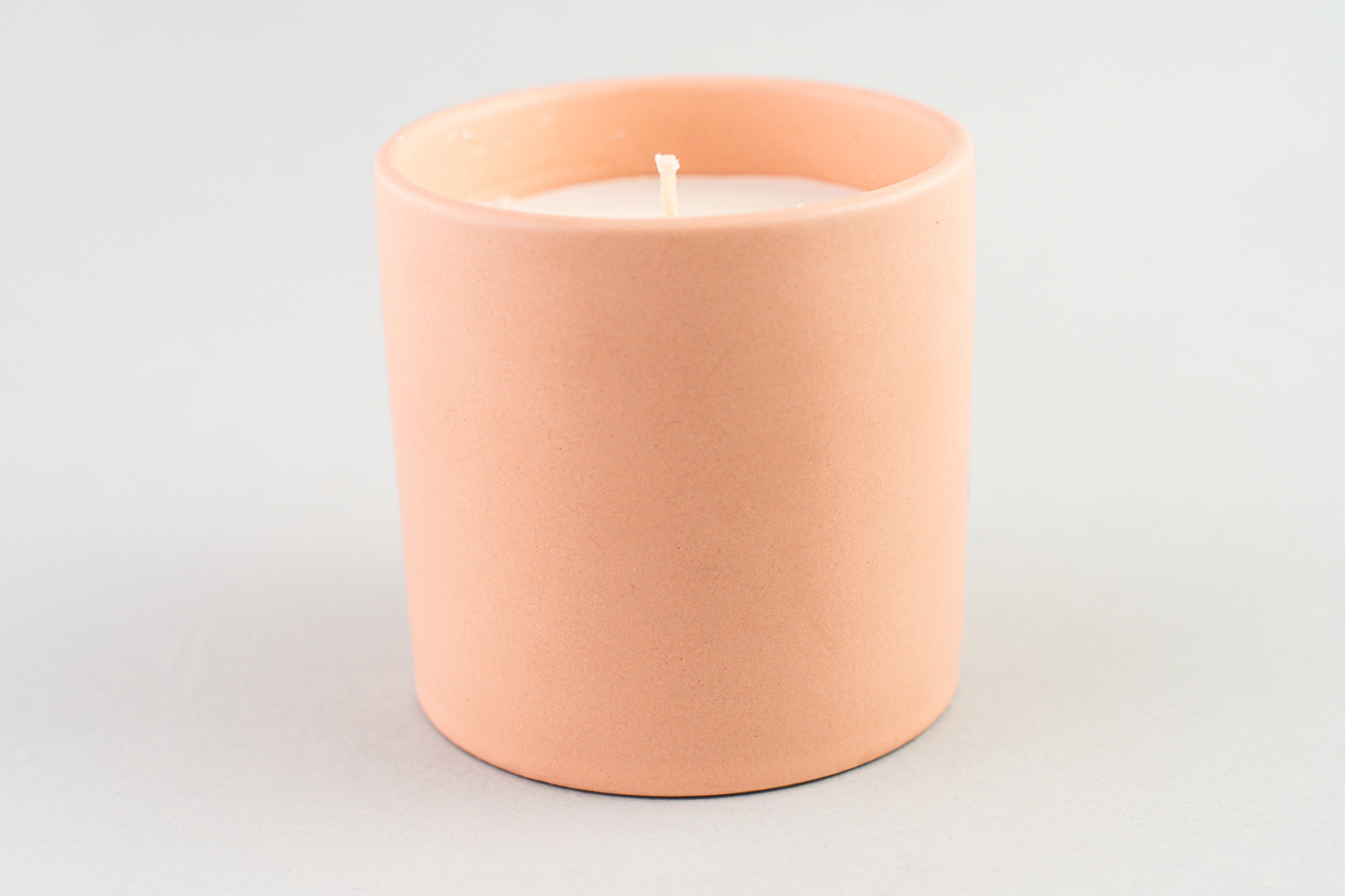Impressions  Ceramic  Candle  5.75  oz./163g  - Dusty Pink - Heart - Tobacco & Vanilla