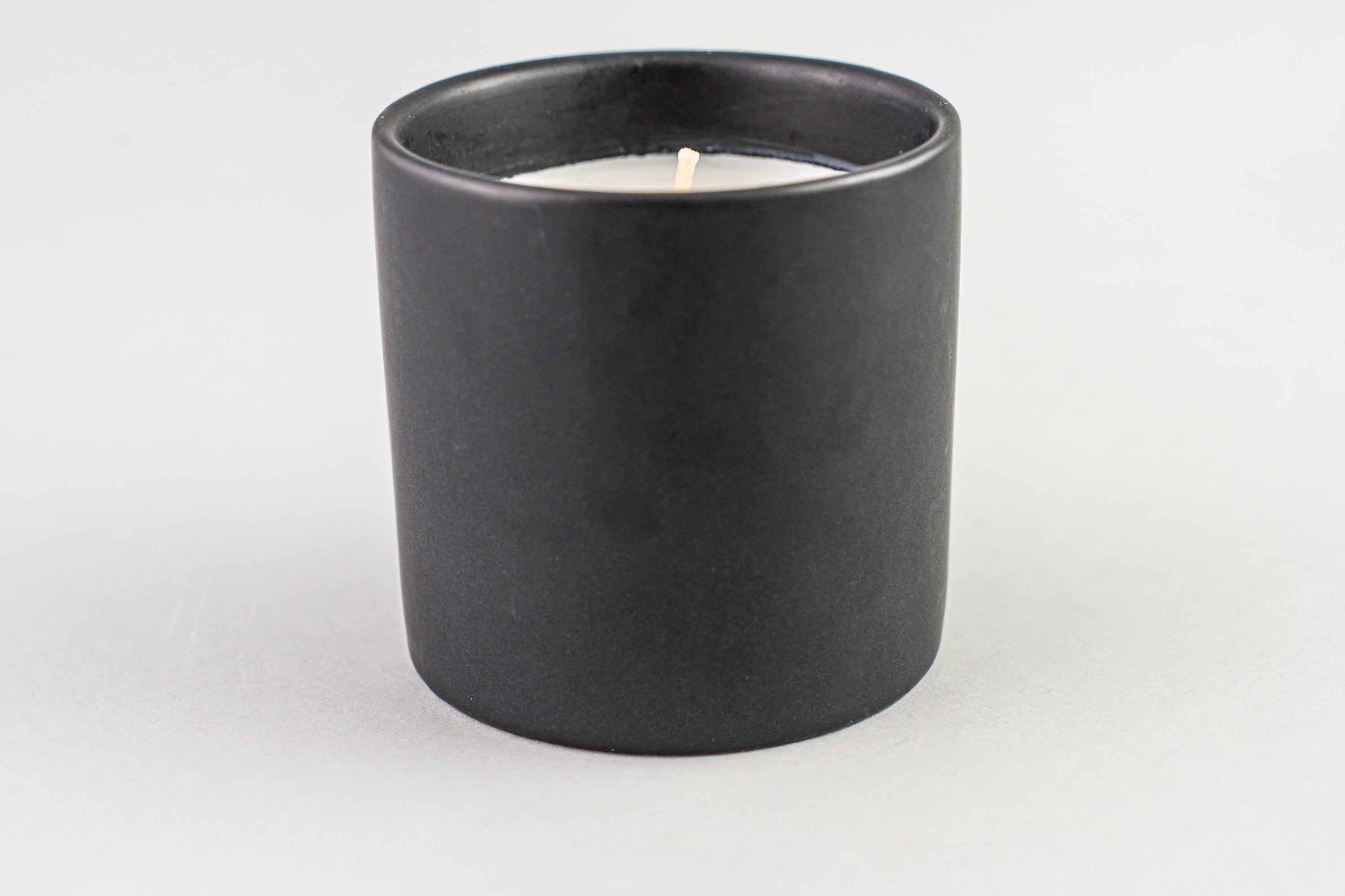 Impressions  Ceramic  Candle  5.75  oz./163g  - Black - Rock On - Leather & Oakmoss