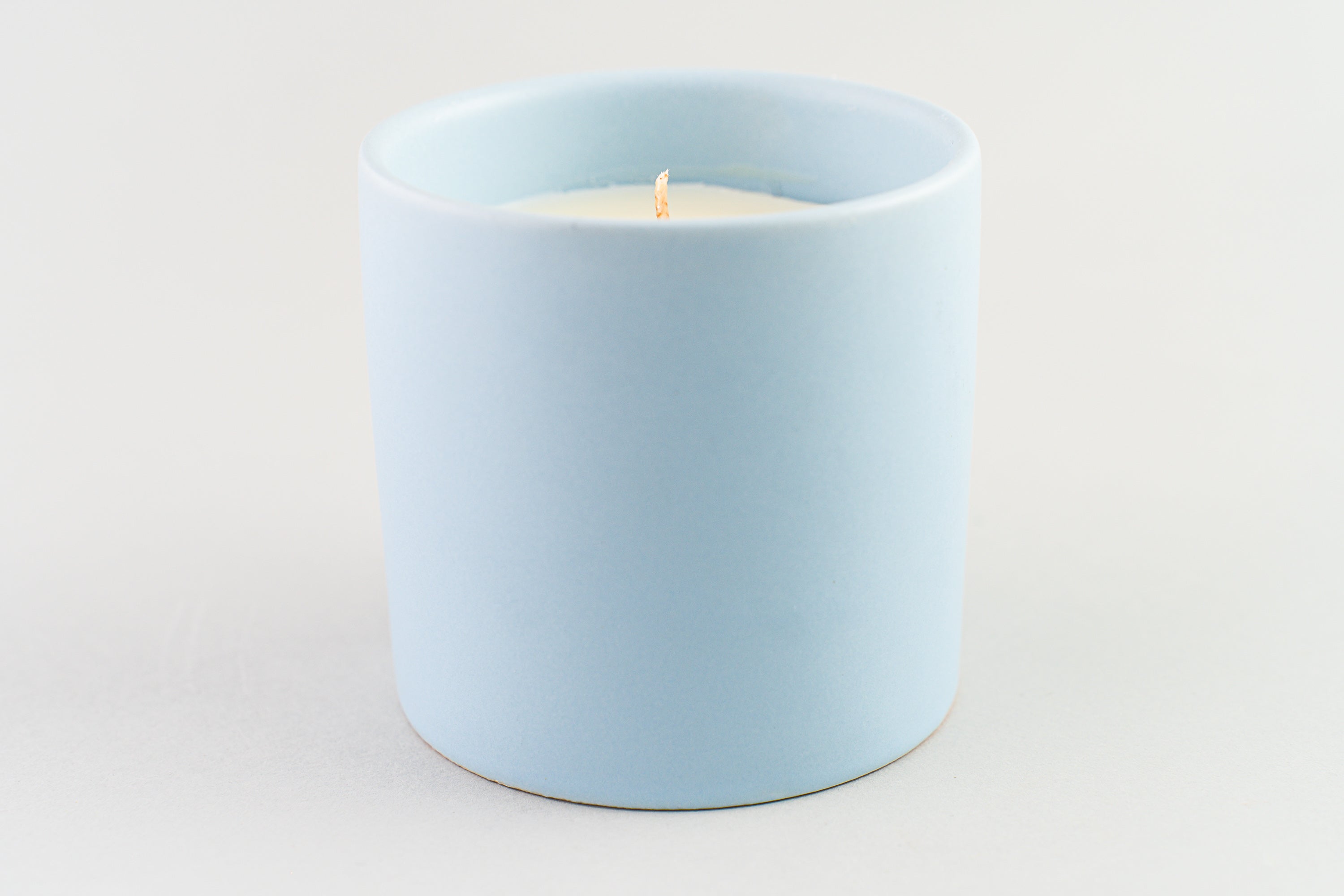 Impressions Ceramic Candle 5.75 oz./163g - Blue- Thumbs Up - Mint Leaf & Cardamom