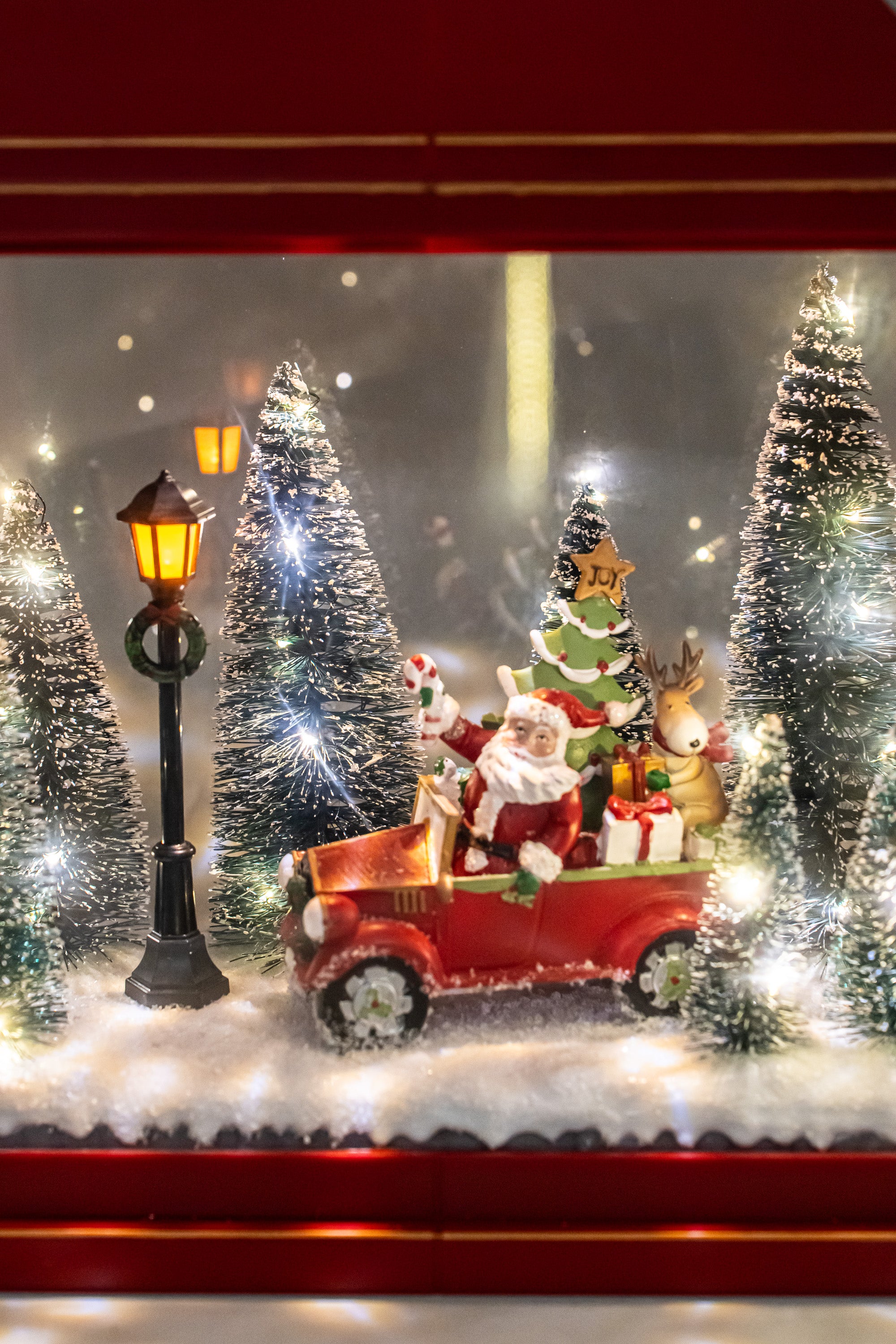 Red Plastic Latern Led Lights With Santa