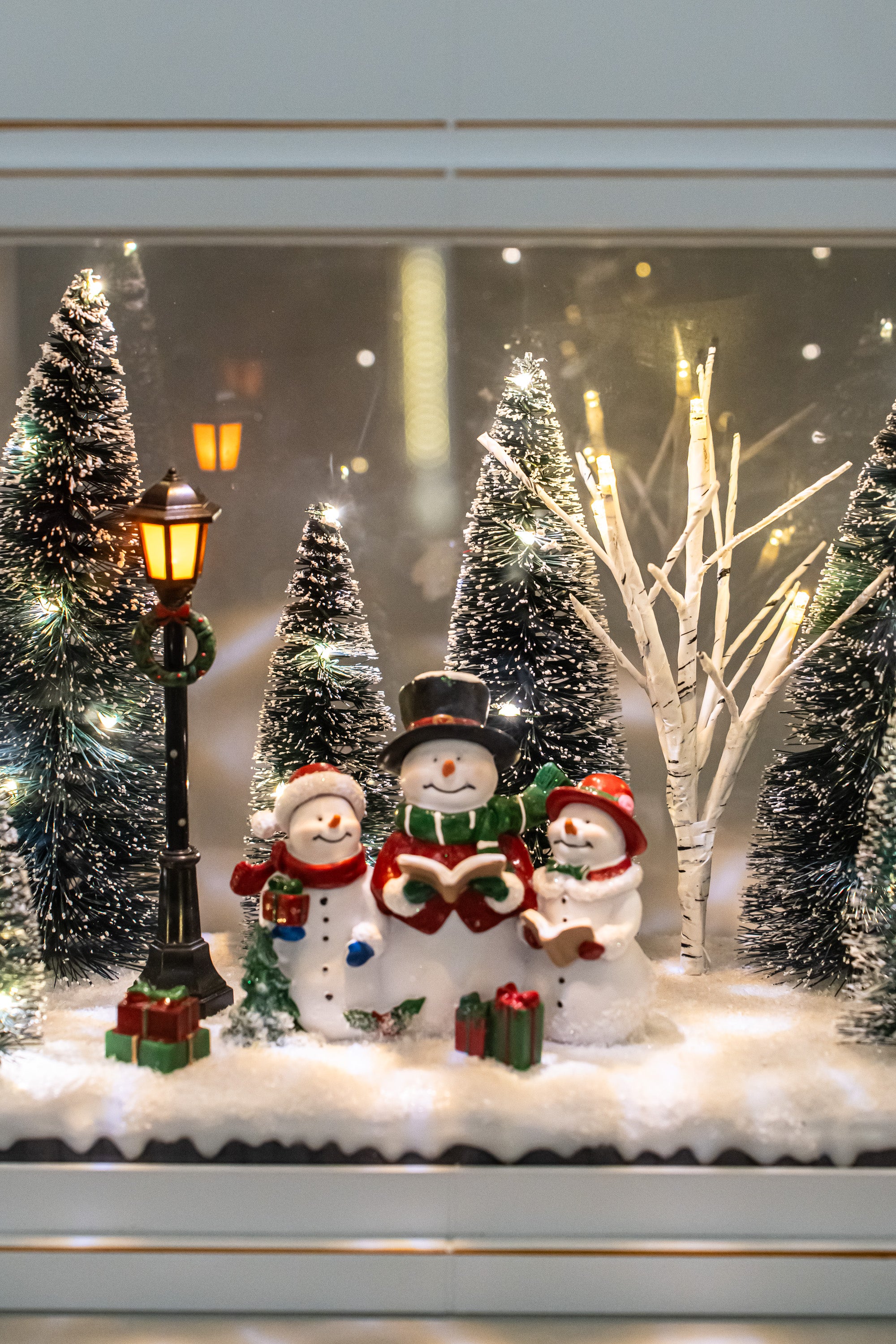 White Plastic Latern Led Lights With Snowman