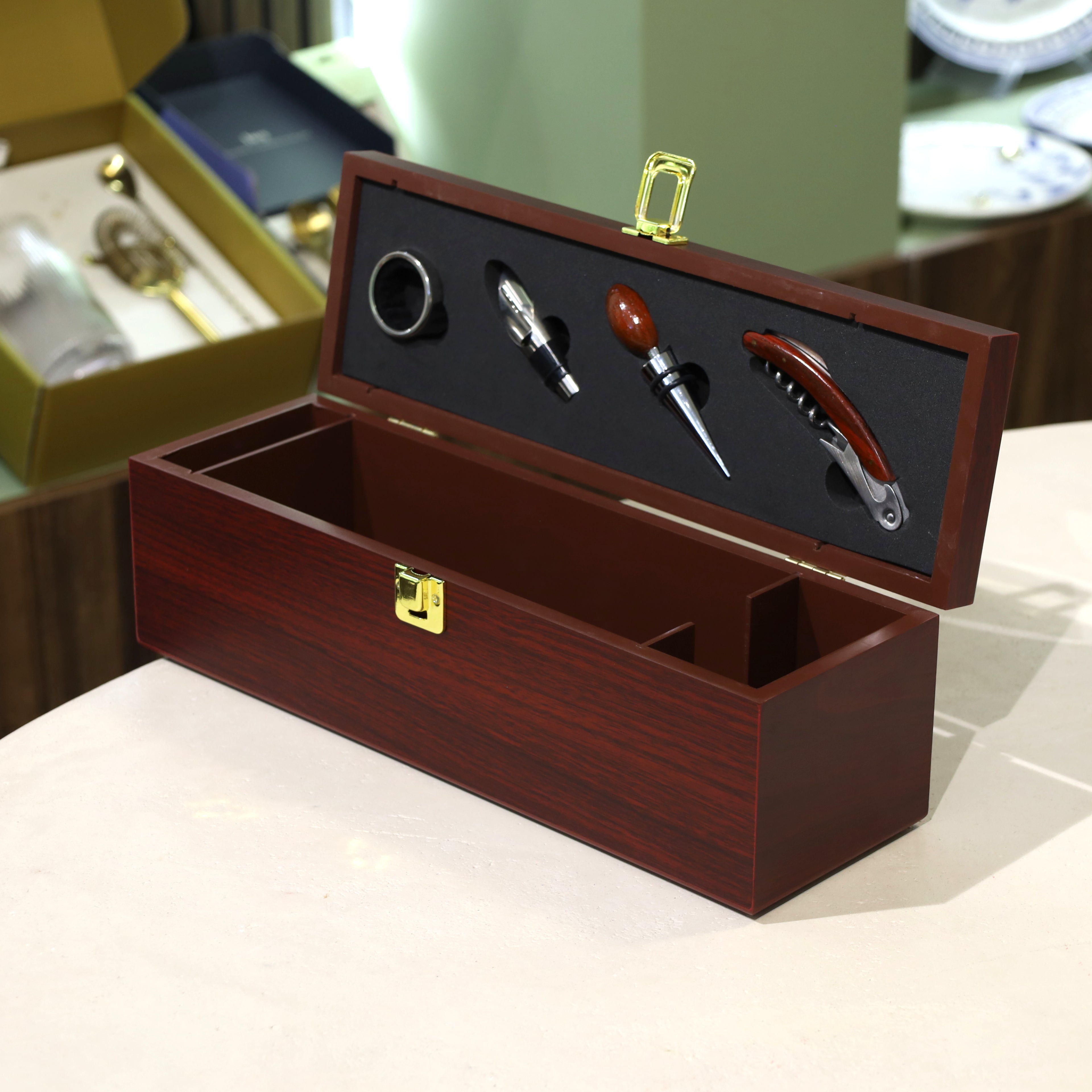 Refined Wine Gift Set with Accessories – A Thoughtful Choice for Wine Lovers
