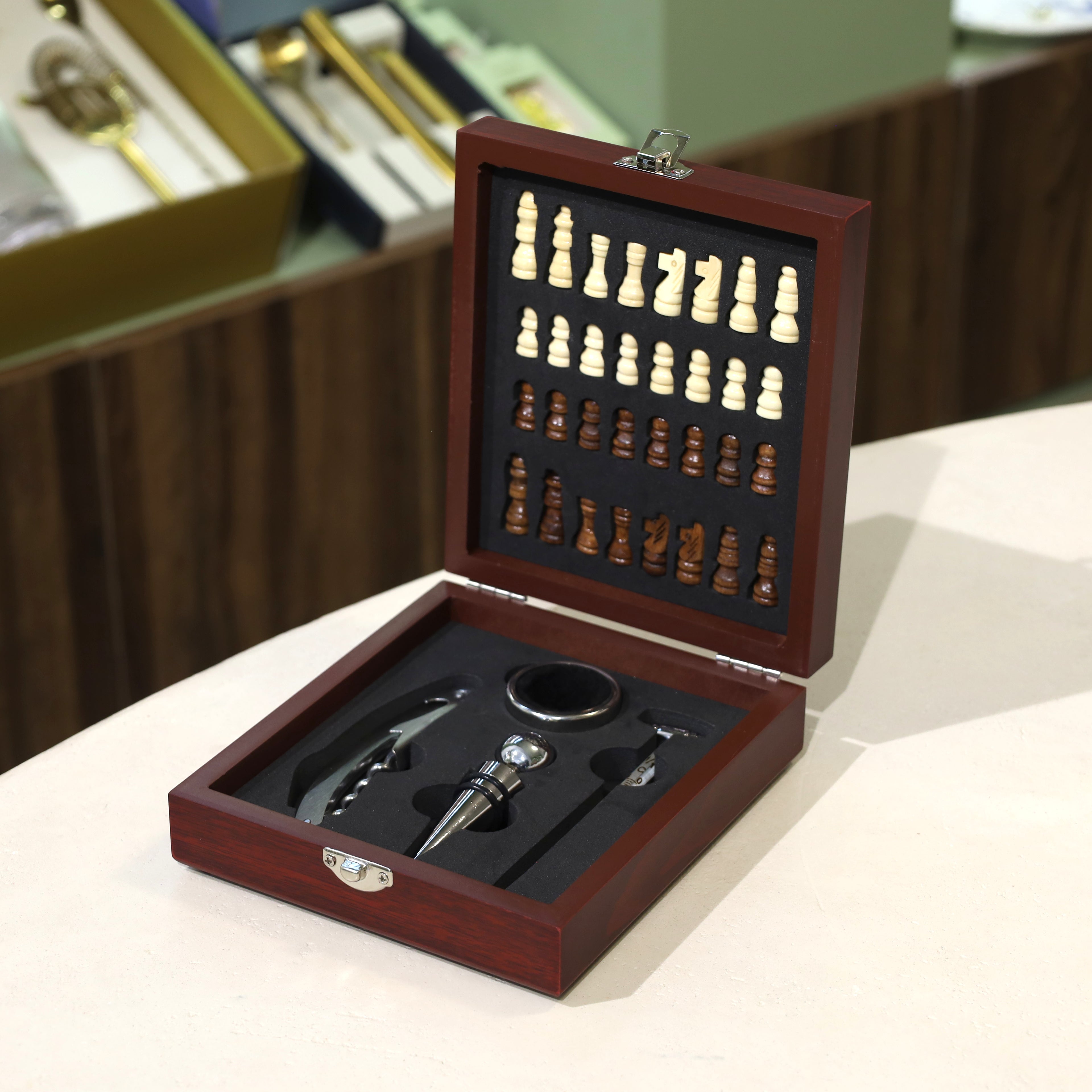 Refined Wine Gift Set with Accessories – A Thoughtful Choice for Wine Lovers