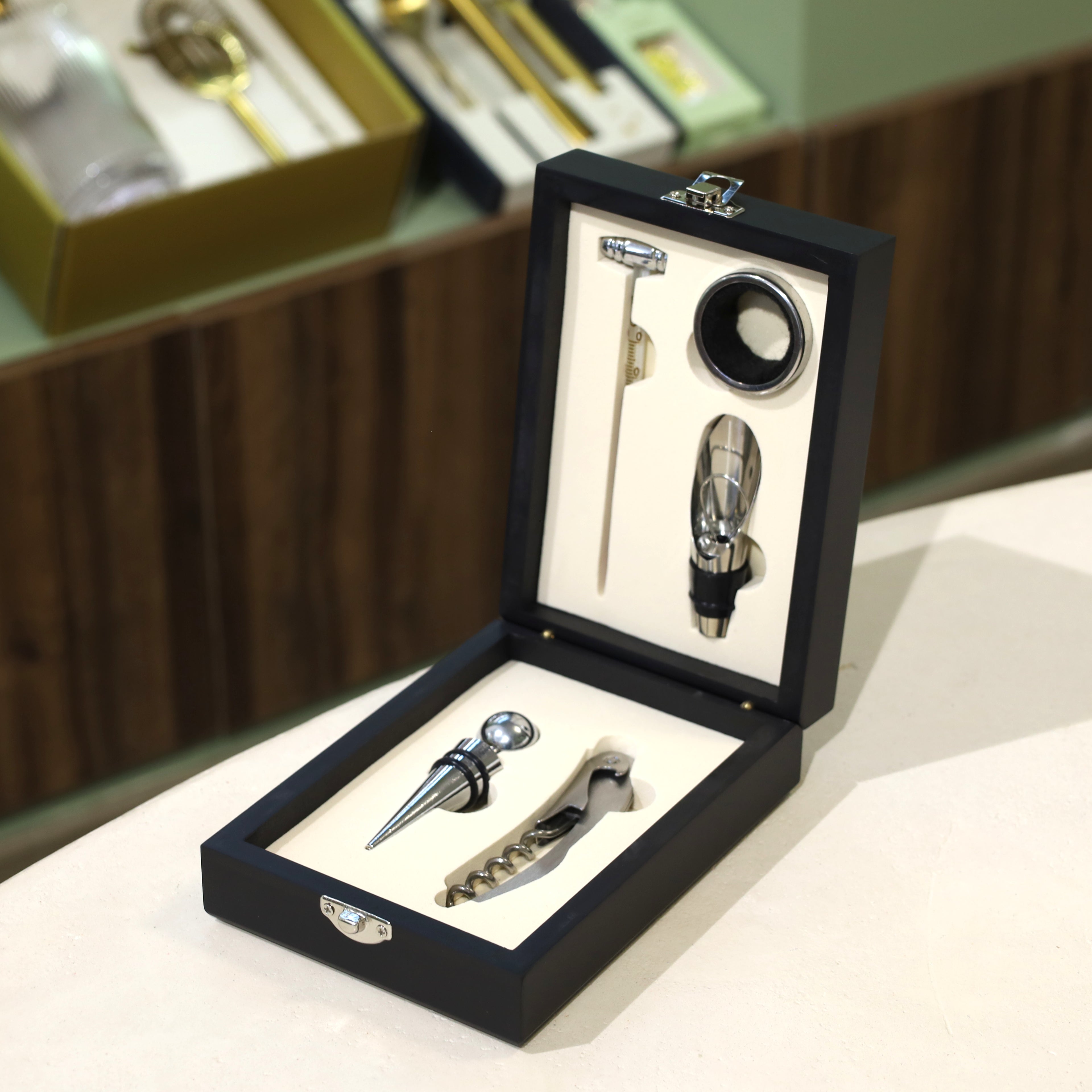 Refined Wine Gift Set with Accessories – A Thoughtful Choice for Wine Lovers